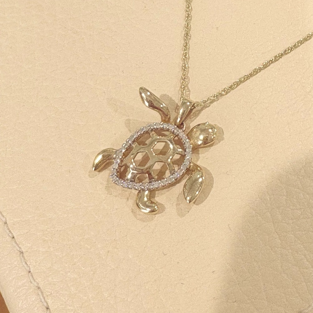 10k Gold Turtle Pendant Necklace
